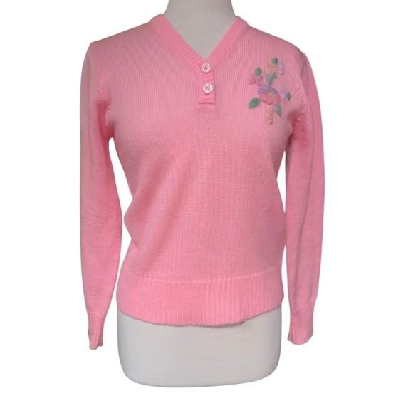Sweaters - Vintage pink v neck long sleeved sweater with embroidered flowers size M